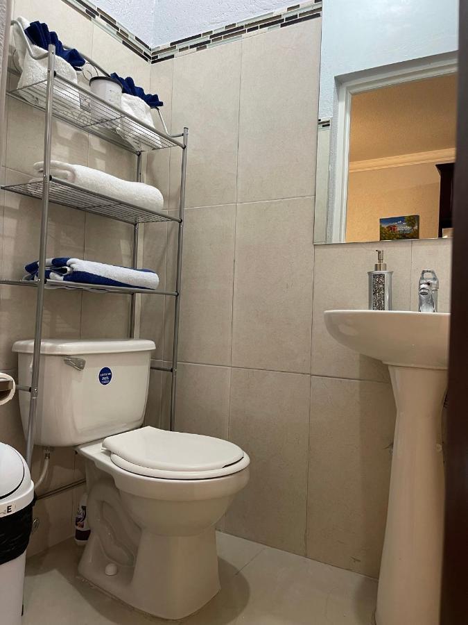 Jamrock Suites Kingston Luaran gambar