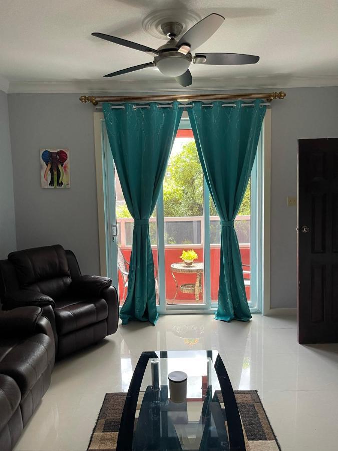 Jamrock Suites Kingston Luaran gambar