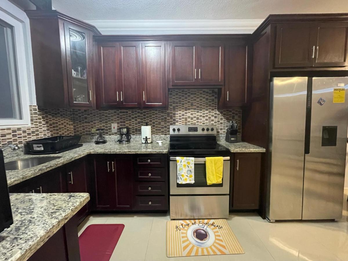 Jamrock Suites Kingston Luaran gambar