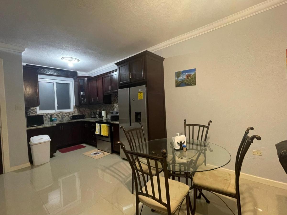Jamrock Suites Kingston Luaran gambar