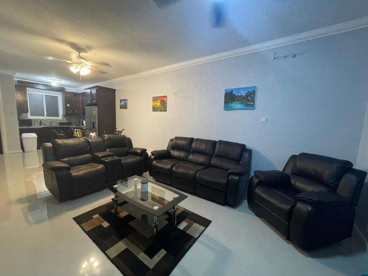 Jamrock Suites Kingston Luaran gambar