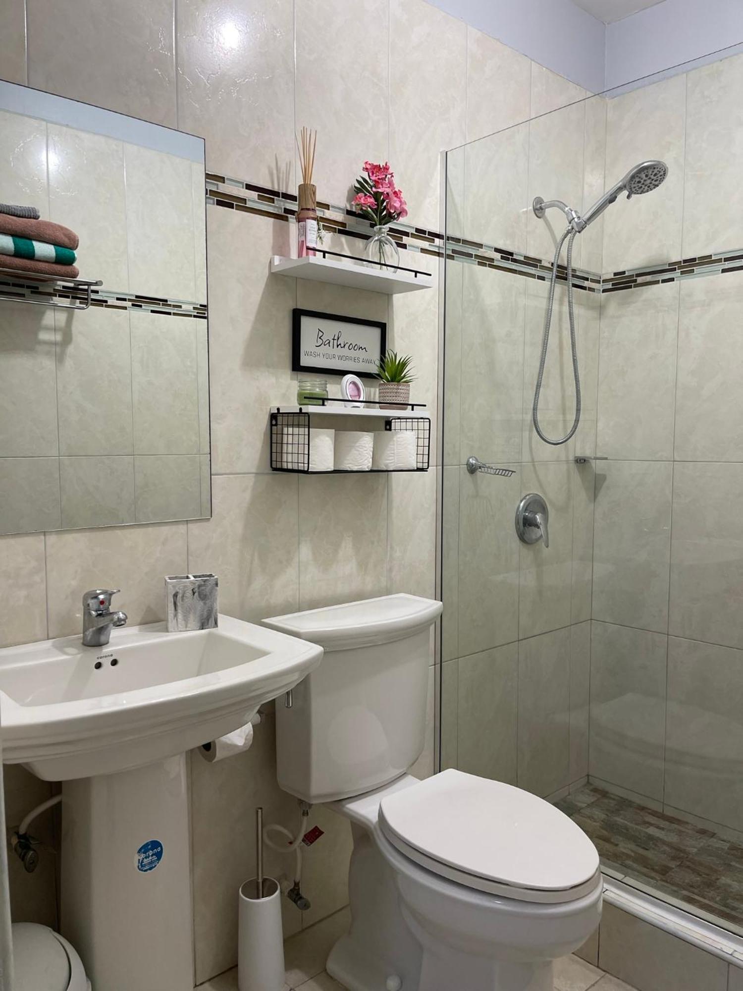 Jamrock Suites Kingston Luaran gambar